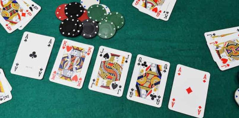Tần suất của Bluff trong Poker